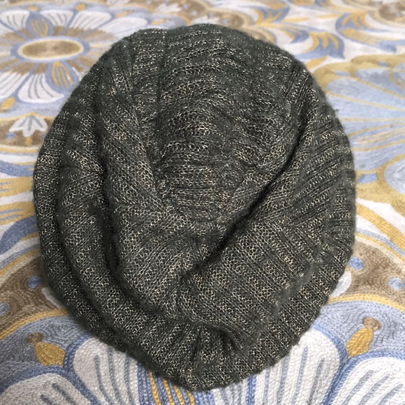 EUC slouchy reversible hat green/gold and gray - Picture 4 of 10